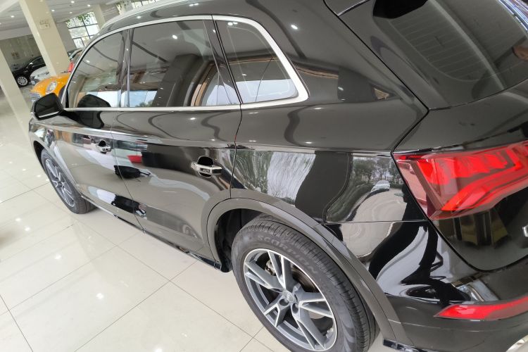 奥迪Q5L 2020款 改款 40 TFSI 荣享时尚型车身外观4