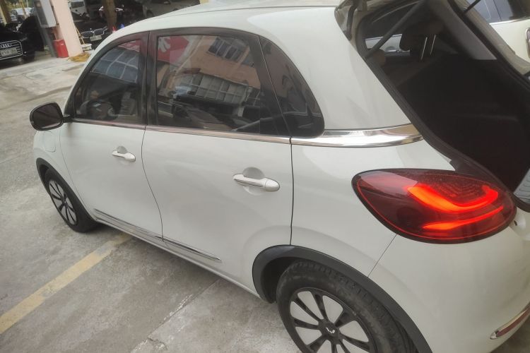 五菱汽车 五菱缤果 2023款 333km 灵犀互联款车身外观4