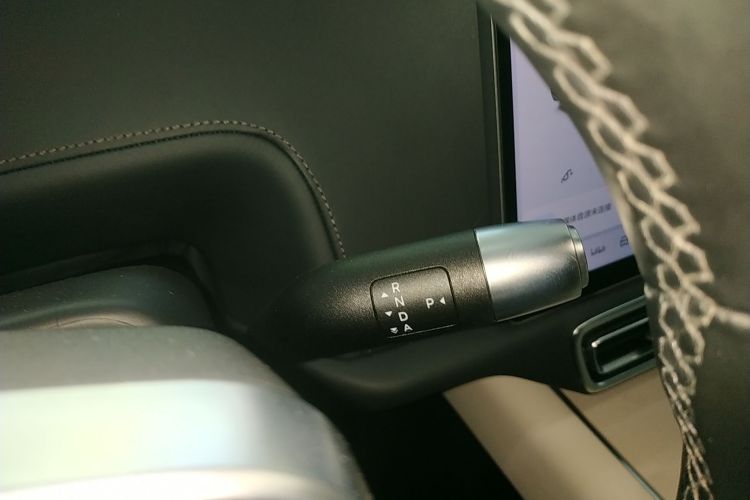 理想汽车 理想L8 2023款 Max中控内饰18