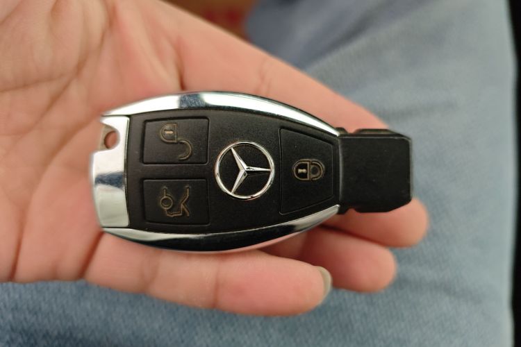 奔驰C级 2017款 C 200 运动版中控内饰11