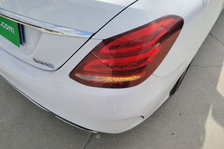 奔驰C级 2017款 改款 C 200 L 运动版车身外观9