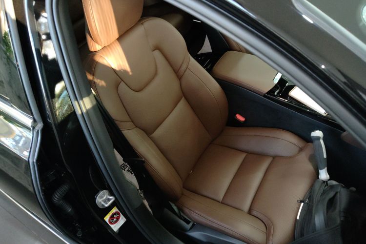 沃尔沃S90新能源 2024款 插电式混动 四驱长续航智雅豪华版局部细节41