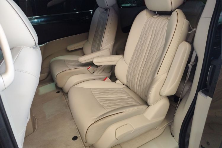 别克GL8 2022款 陆上公务舱 652T 豪华型中控内饰7004