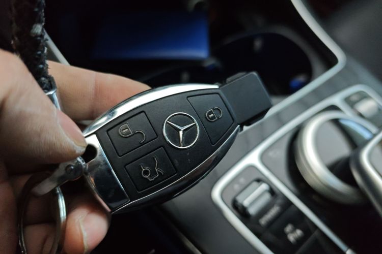 奔驰C级 2018款 C 180 L 时尚型运动版中控内饰11