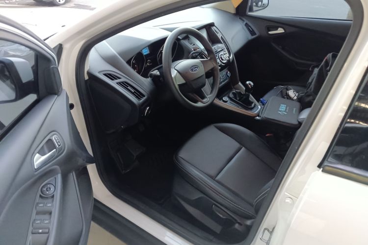 福特 福克斯 2017款 两厢 1.6L 手动舒适型智行版中控内饰20