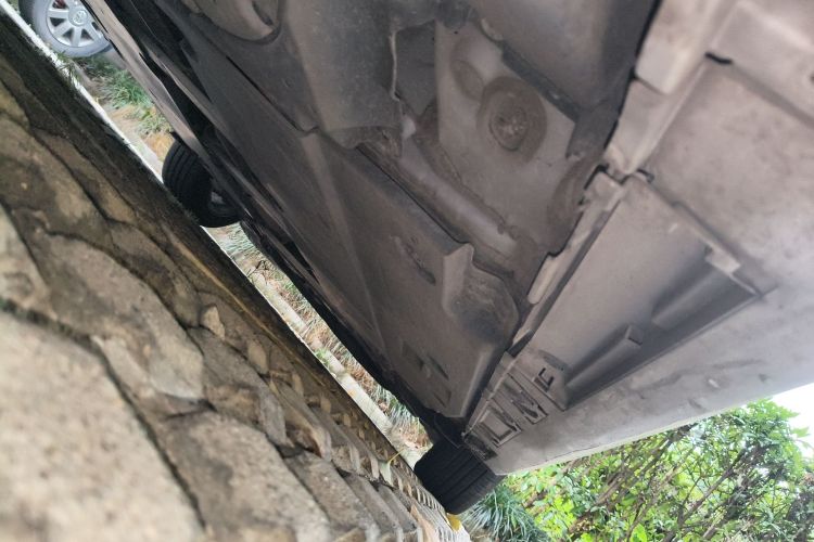 丰田 卡罗拉 2019款 双擎 1.8L E-CVT旗舰版局部细节9002