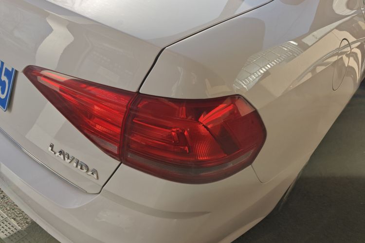 大众 朗逸 2017款 1.6L 手动舒适版车身外观9