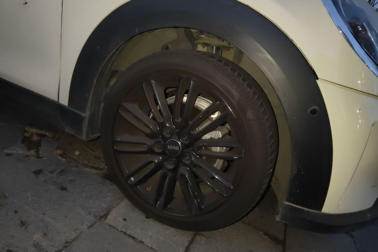 MINI 2022款 改款 1.5T COOPER 艺术家车身外观10