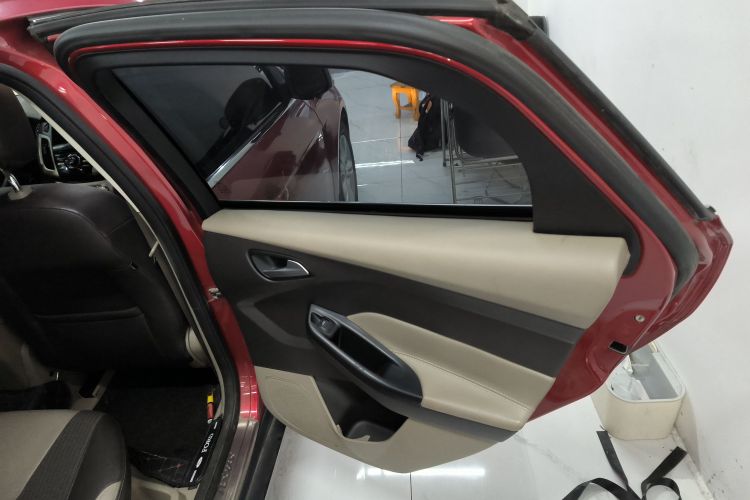 福特 福克斯 2012款 三厢 1.6L 自动风尚型中控内饰45