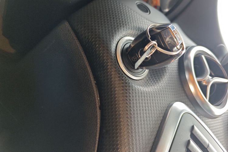 奔驰A级(进口) 2015款 A 200 时尚型中控内饰7001