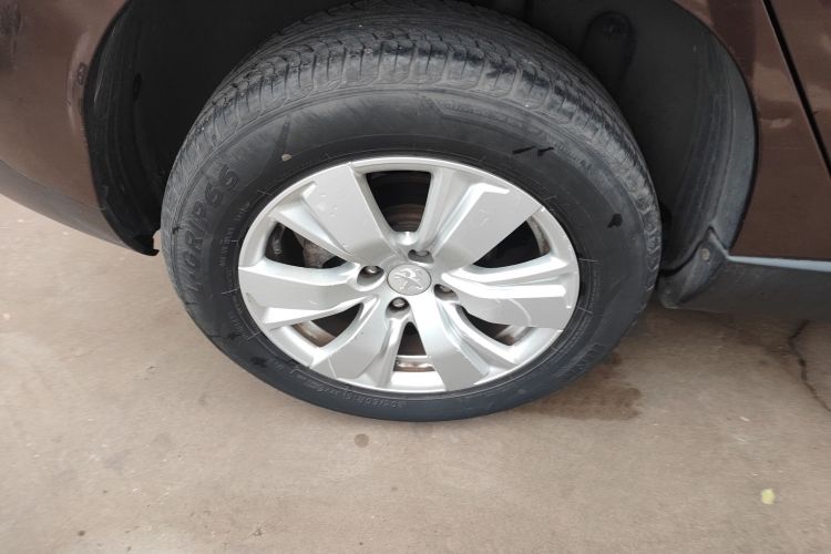 标致2008 2014款 1.6L 自动时尚版车身外观6008