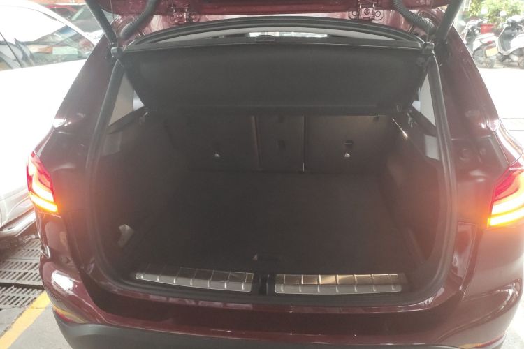 宝马X1 2020款 sDrive20Li 尊享型机舱底盘23