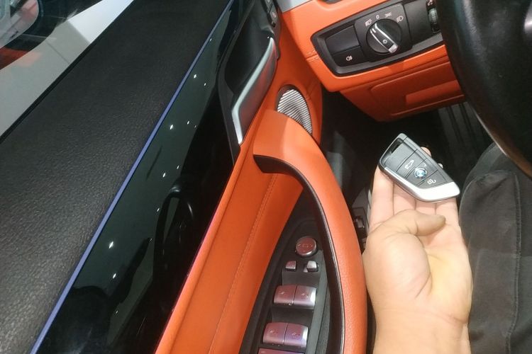 宝马X2 2021款 改款 sDrive25i M运动套装中控内饰7001