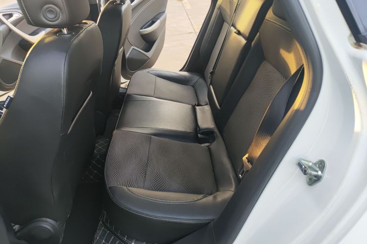 别克 英朗 2014款 XT 1.6L 自动时尚版中控内饰21