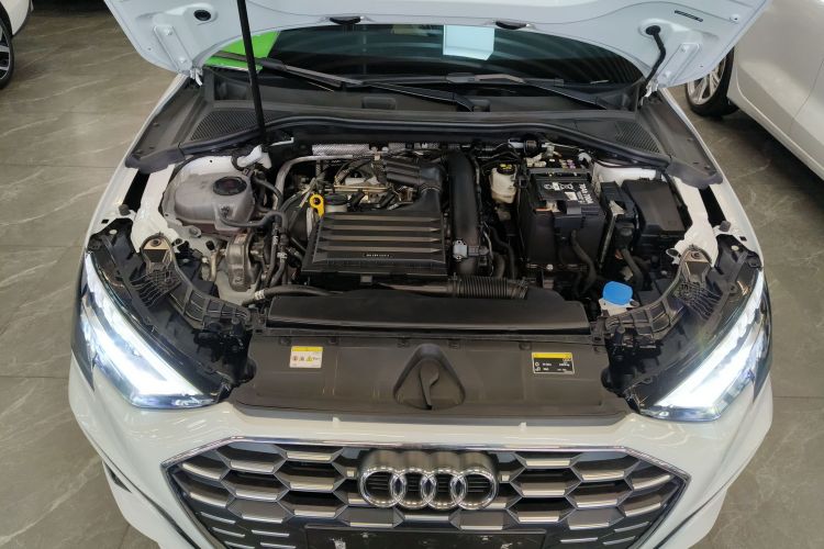 奥迪A3 2024款 A3L Limousine 35 TFSI 时尚运动型机舱底盘24