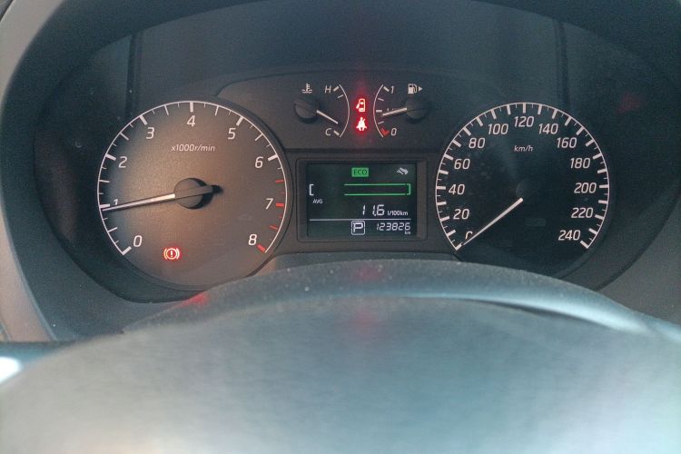 日产 轩逸 2012款 1.6XL CVT豪华版中控内饰15