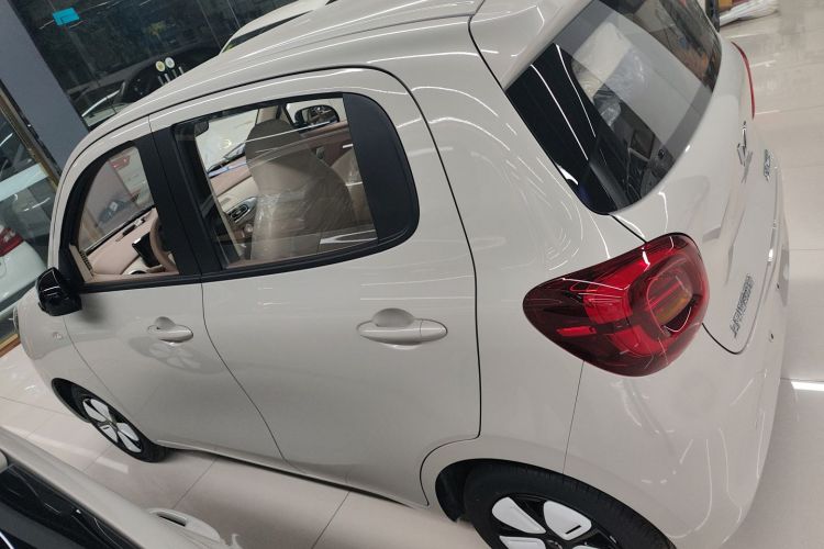 五菱汽车 宏光MINIEV 2025款 四门版 进阶款车身外观4