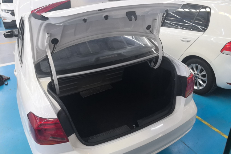 大众 捷达 2017款 1.5L 手动时尚型机舱底盘23