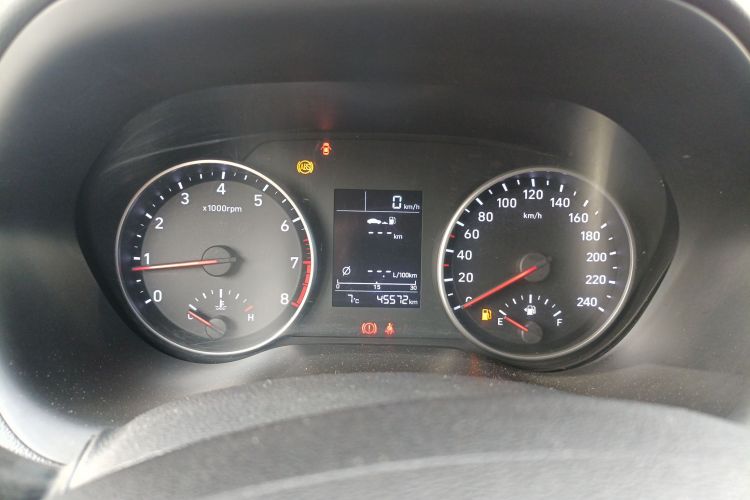 现代 悦动 2017款 1.6L 手动悦目版GL中控内饰14