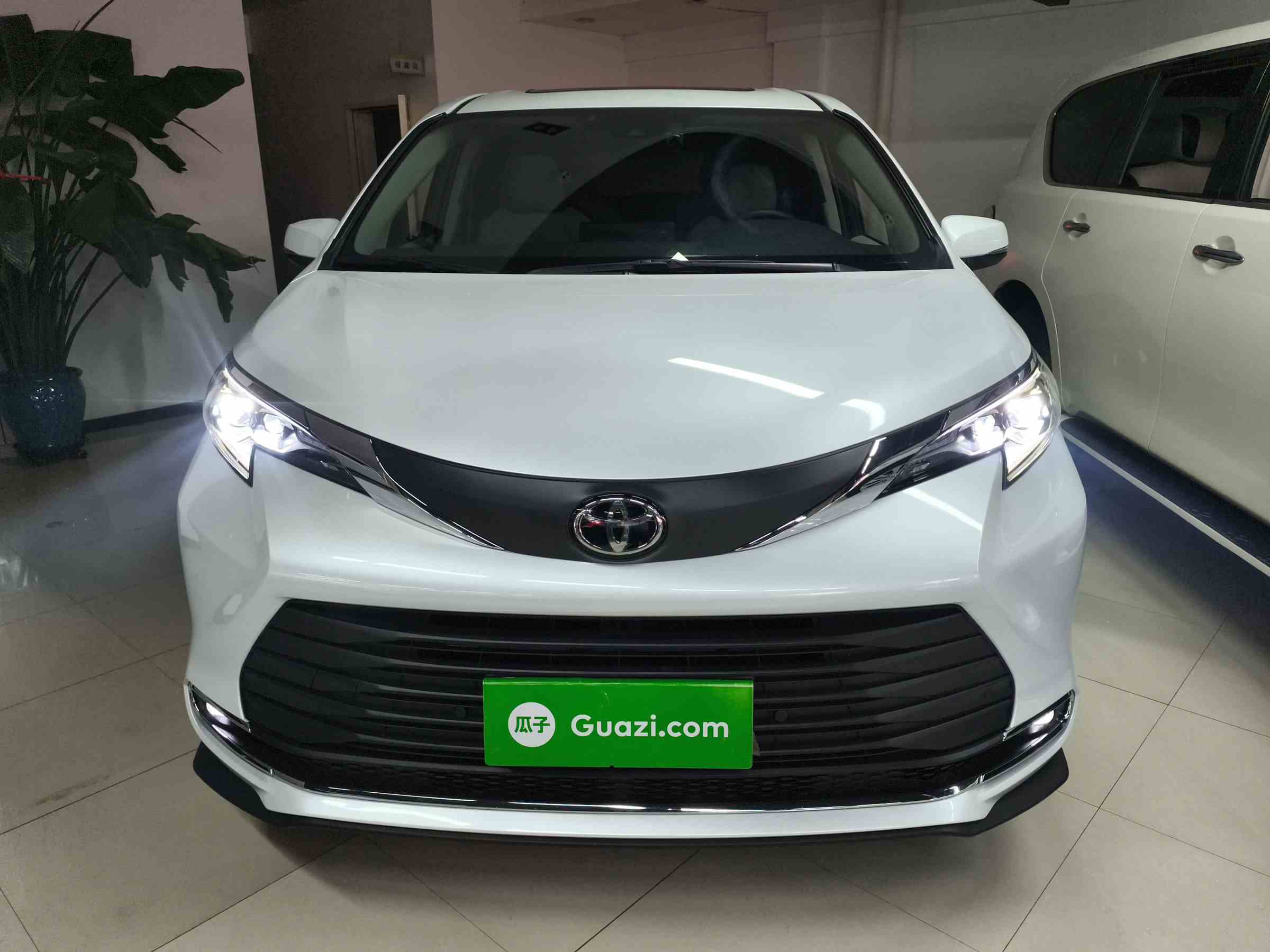 丰田 赛那SIENNA 2024款 2.5L混动 舒适版(1)