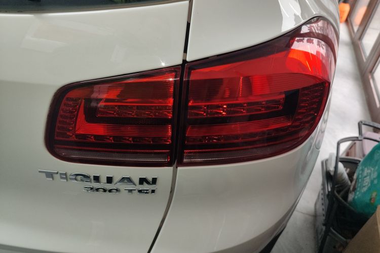 大众 途观 2016款 300TSI 手动两驱风尚版车身外观9