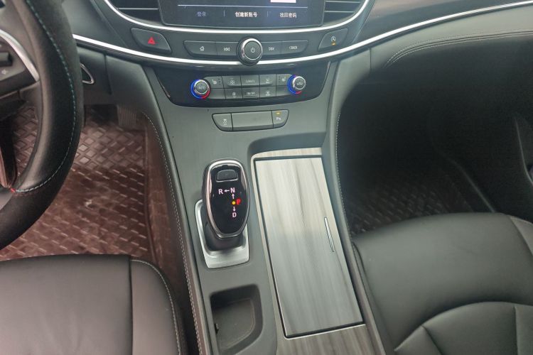 别克 君越 2022款 552T 豪华型中控内饰18