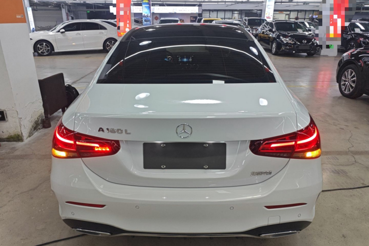 奔驰A级 2020款 改款二 A 180 L 运动轿车车身外观6