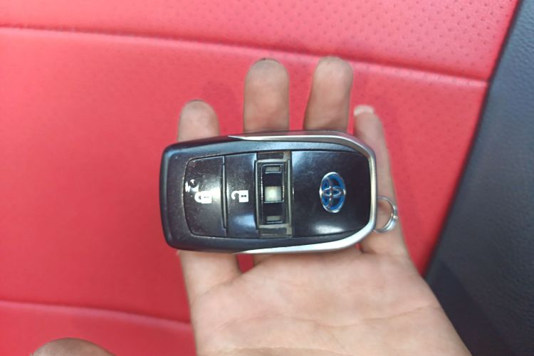 丰田 雷凌双擎E+ 2019款 1.8PH GS E-CVT精英天窗版中控内饰7001