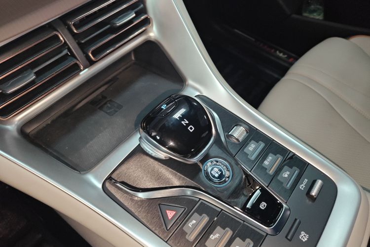 比亚迪 宋Pro新能源 2023款 冠军版 DM-i 110KM卓越型中控内饰18