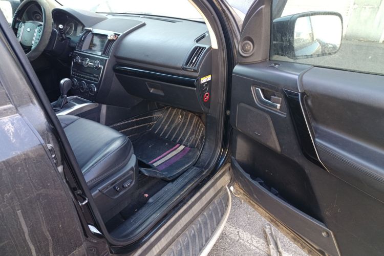 路虎 神行者2 2013款 2.0T Si4 HSE汽油版局部细节9005