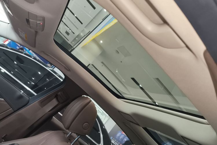 奔驰E级 2023款 E 300 L 时尚型中控内饰22