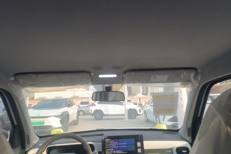 吉利银河 2025款 210km 熊猫骑士中控内饰22