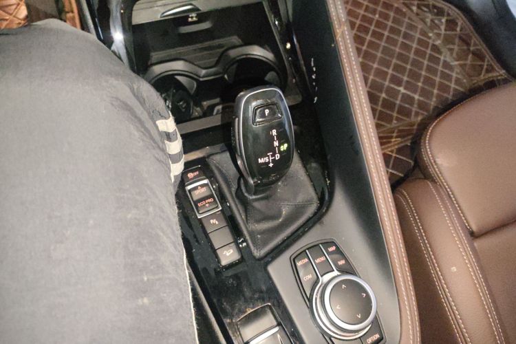 宝马X1 2020款 xDrive25Li 尊享型中控内饰18