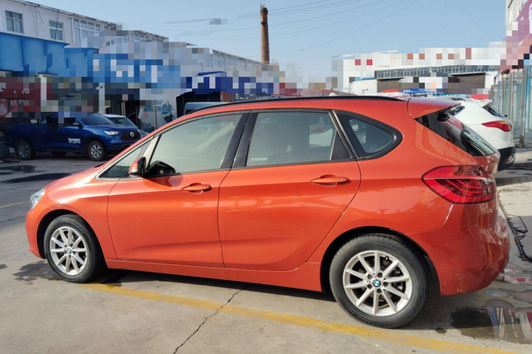 宝马2系旅行车 2016款 218i 时尚型车身外观4