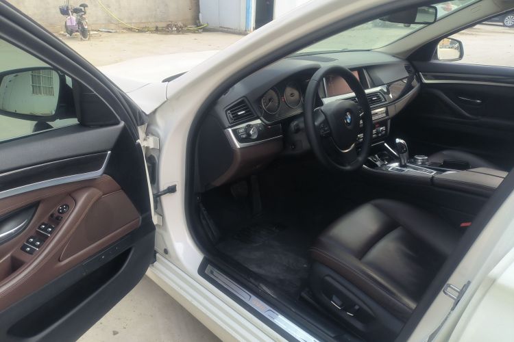 宝马5系 2014款 525Li 豪华设计套装中控内饰20