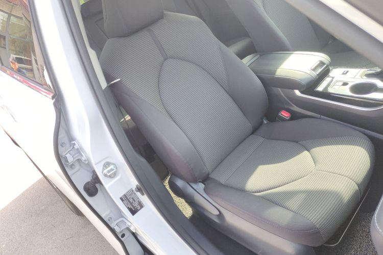 丰田 汉兰达 2023款 2.5L智能电混双擎两驱精英版 5座局部细节41