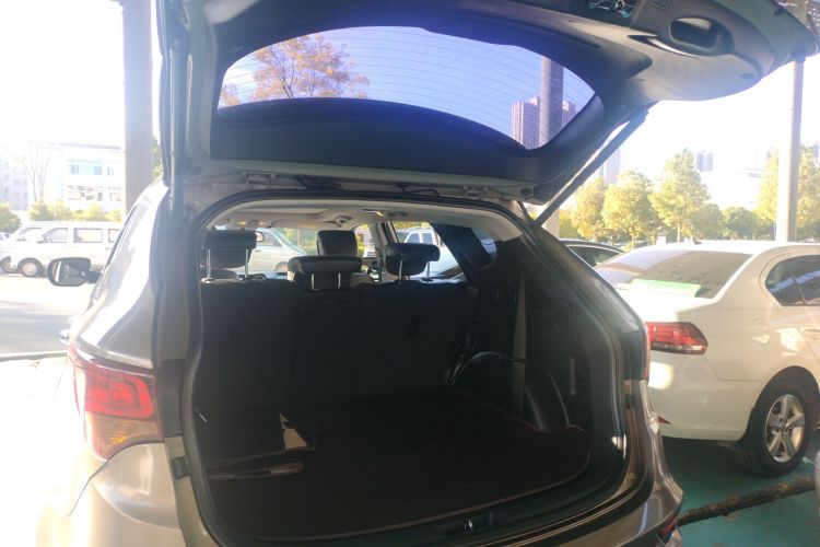 现代 胜达 2017款 2.0T 自动四驱智能型 7座机舱底盘23