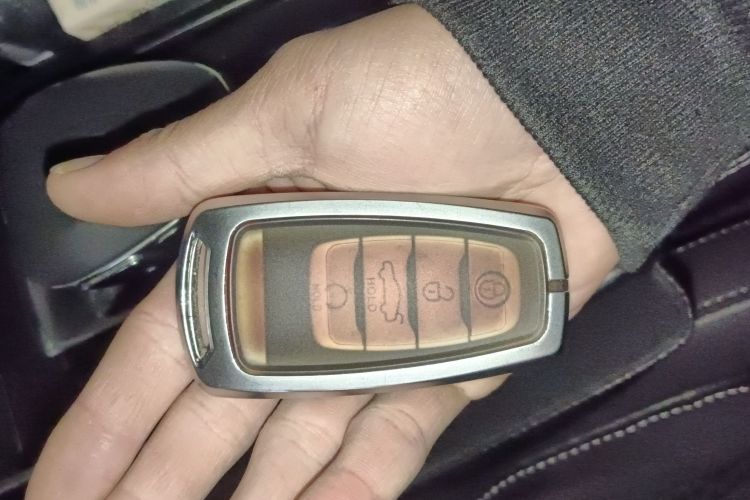 红旗H9 2022款 2.0T 智联旗享版中控内饰11