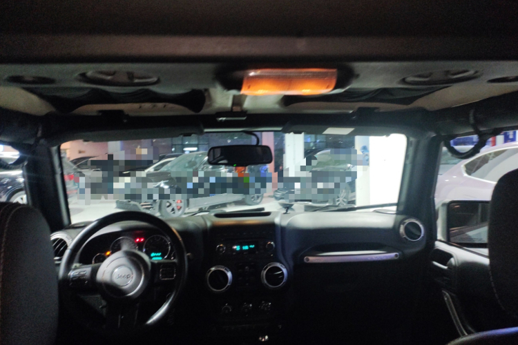 Jeep 牧马人 2015款 3.0L Sahara 四门舒享版局部细节22