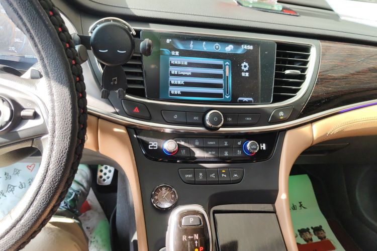 别克 君越 2016款 20T 豪华型中控内饰16