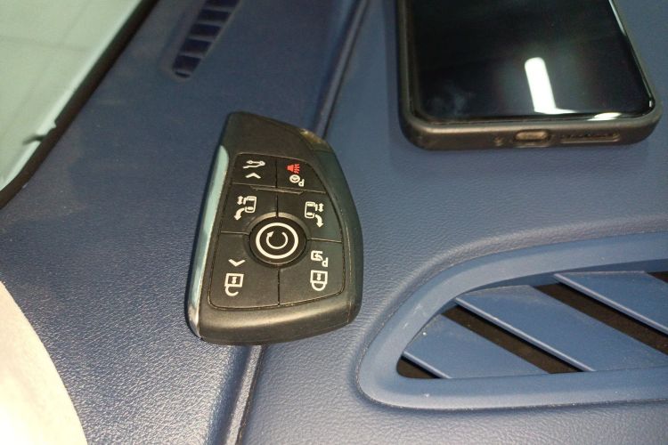 别克GL8新能源 2024款 陆尊 奢享版 6座中控内饰11