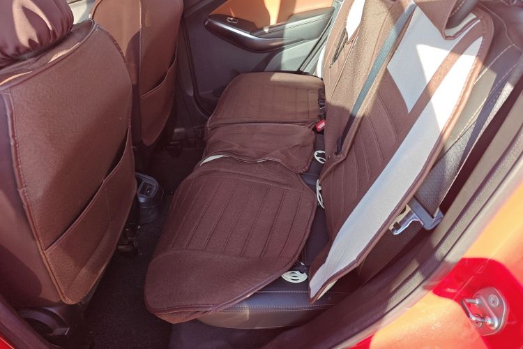 比亚迪 元 2016款 1.5L 手动尊贵型中控内饰21