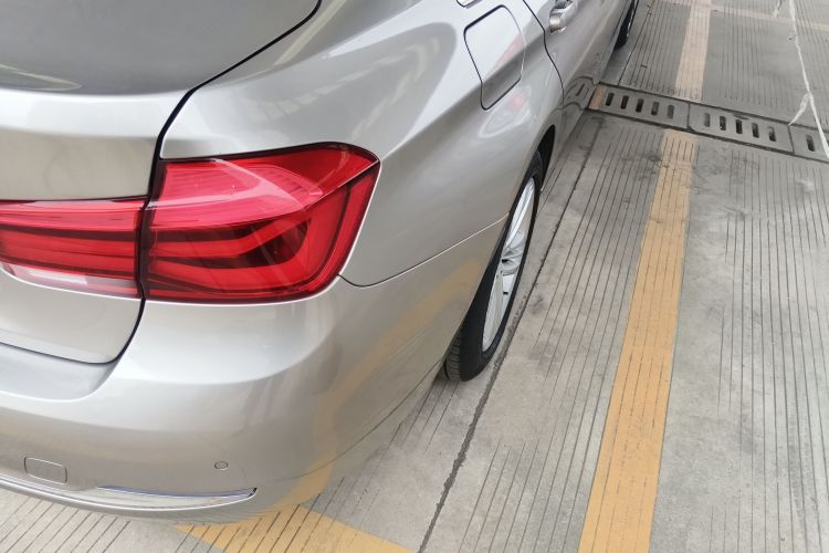 宝马3系 2017款 320Li 时尚型车身外观9