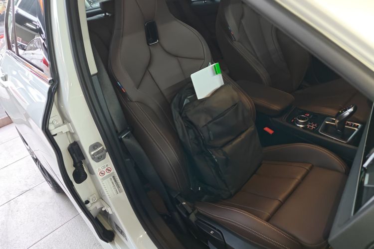 宝马1系 2023款 125i M运动曜夜版局部细节41