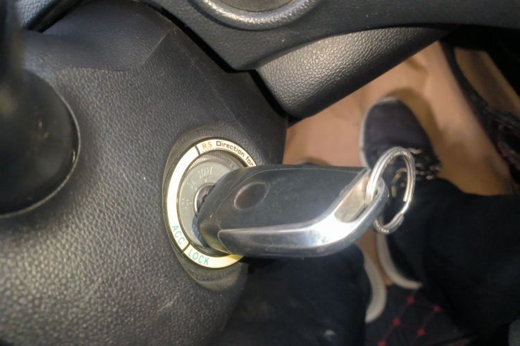 长安CS15 2016款 1.5L 手动时尚版中控内饰11