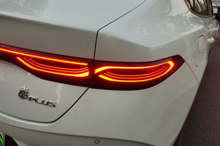 比亚迪 秦PLUS 2025款 DM-i 智驾版 55KM领先型车身外观9