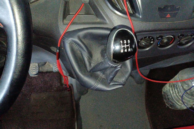 福特 全顺 2017款 2.0T柴油多功能商用车短轴低顶国V局部细节18