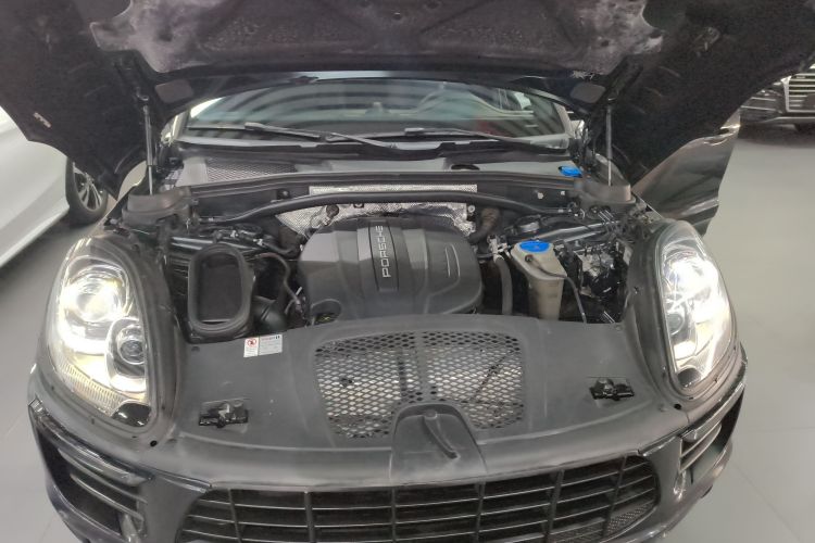 保时捷 2017款  Macan 2.0T机舱底盘24