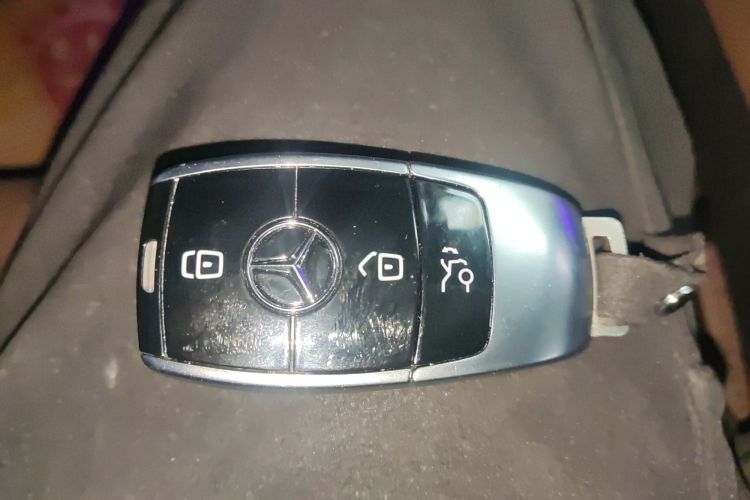 奔驰E级(进口) 2021款 改款 E 260 豪华型运动版中控内饰11