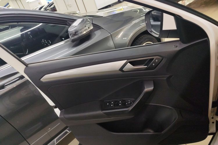 大众 T-ROC探歌 2020款 230TSI DSG两驱进取型中控内饰47